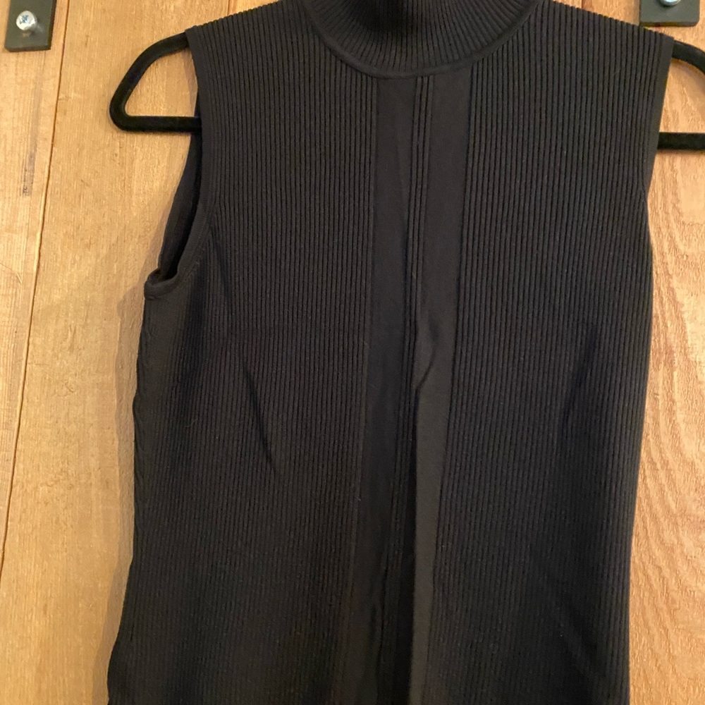 Black turtleneck tank top Rylon